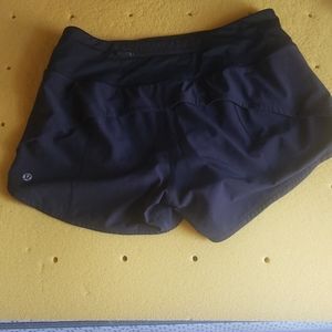 Lululemon Hotty Hot Shorts 4'